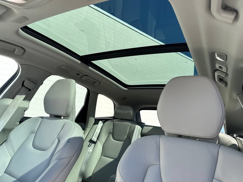 Used 2023 Volvo XC60 B5 Plus w/ Protection Package Premier FWD image 33