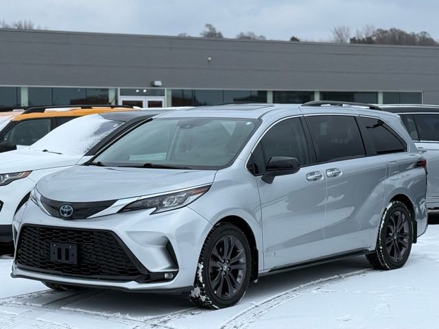 Used 2021 Toyota Sienna XSE image 33