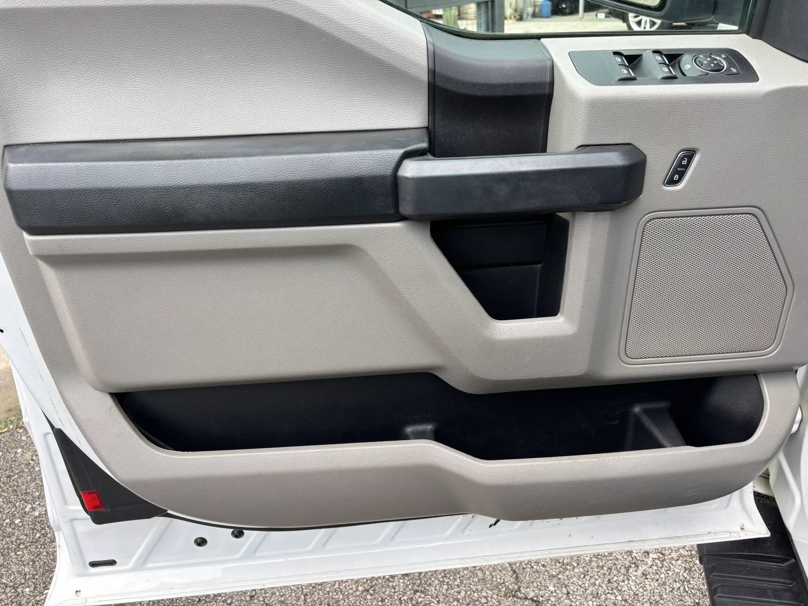 Used 2017 Ford F150 XL w/ Equipment Group 101A Mid AWD/4WD image 18