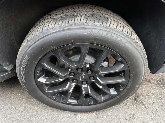 Used 2025 Chevrolet Suburban High Country image 7