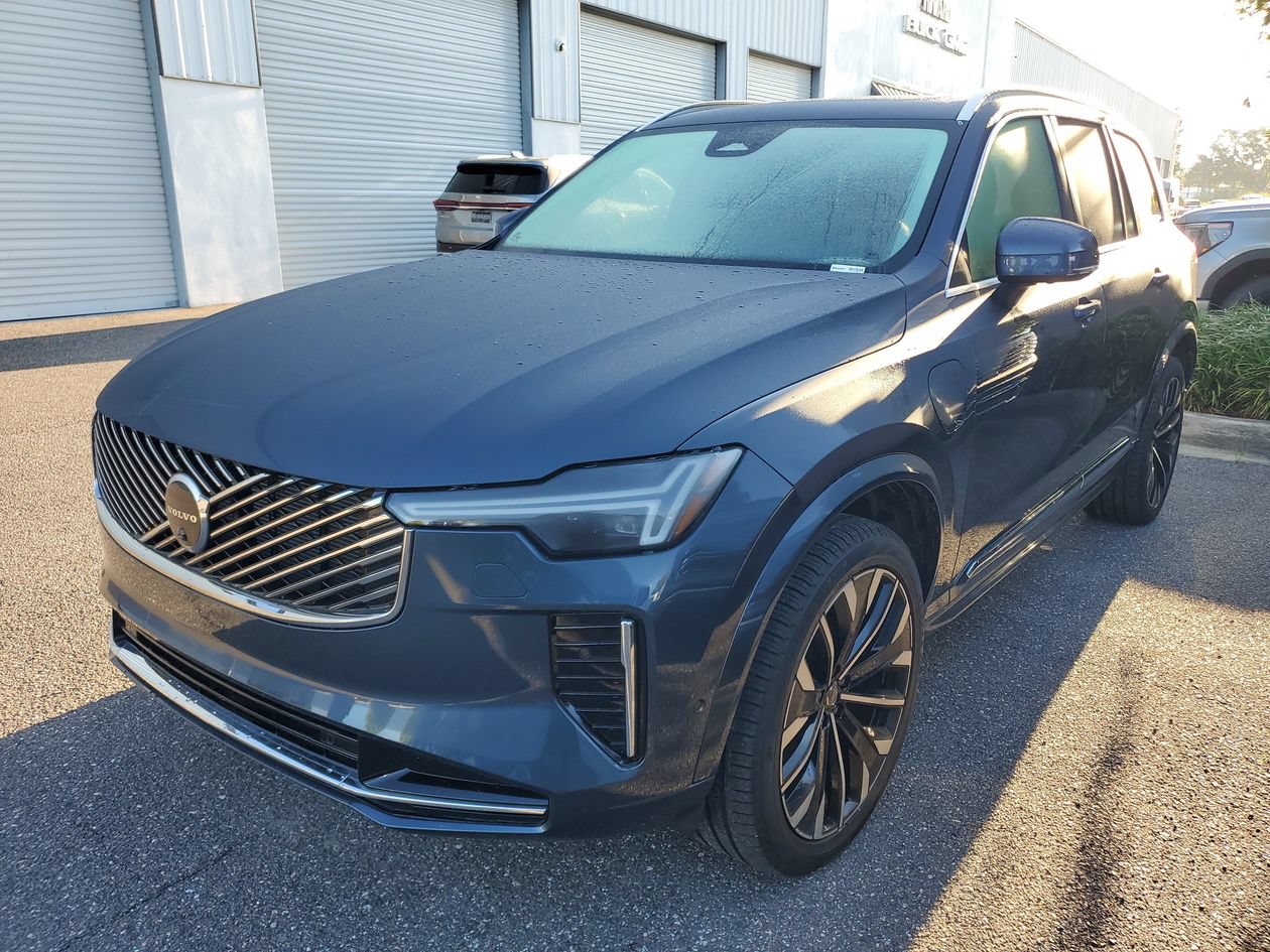 Used 2025 Volvo XC90 T8 Ultra w/ Protection Package Premier AWD/4WD image 2