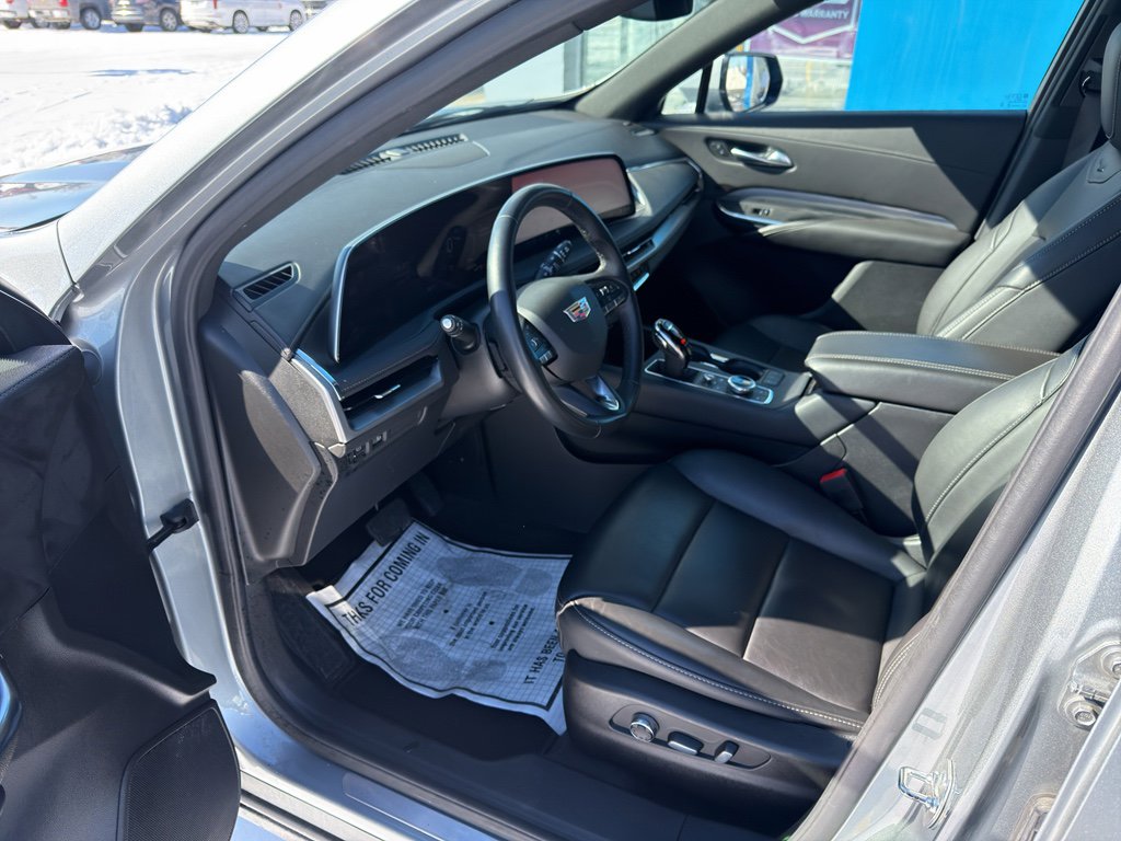Used 2025 Cadillac XT4 Premium Luxury image 9