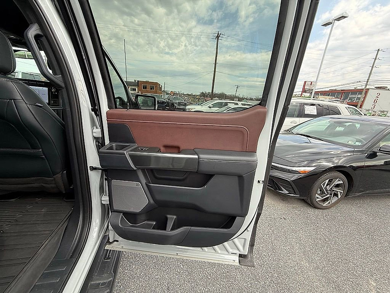 Used 2023 Ford F150 Lariat image 17