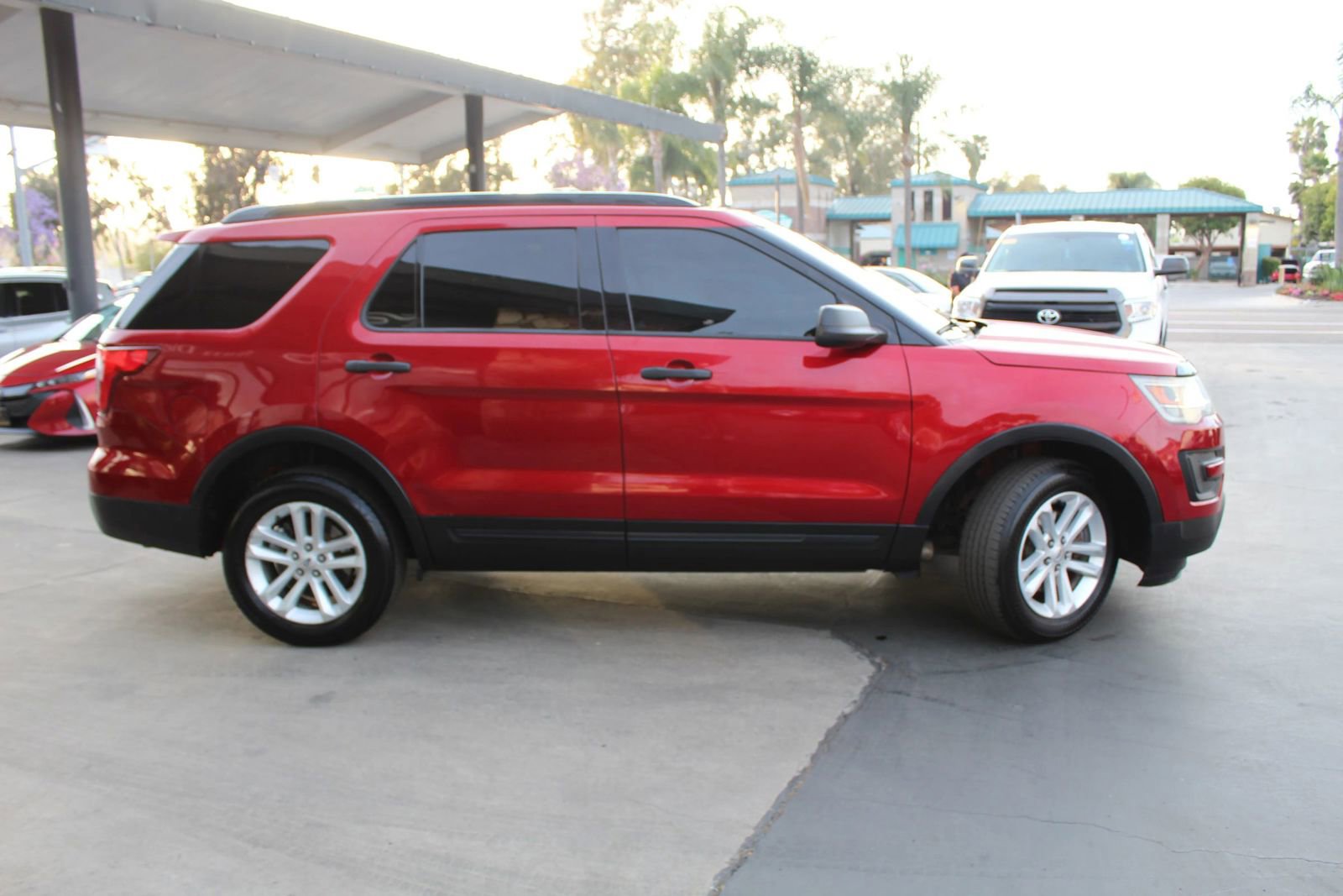 Used 2016 Ford Explorer 4WD w/ Class II Trailer Tow Package image 6