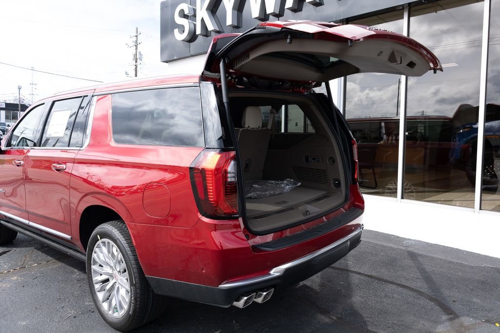 New 2026 GMC Yukon XL Denali w/ Sun & Power Step Package AWD/4WD image 26