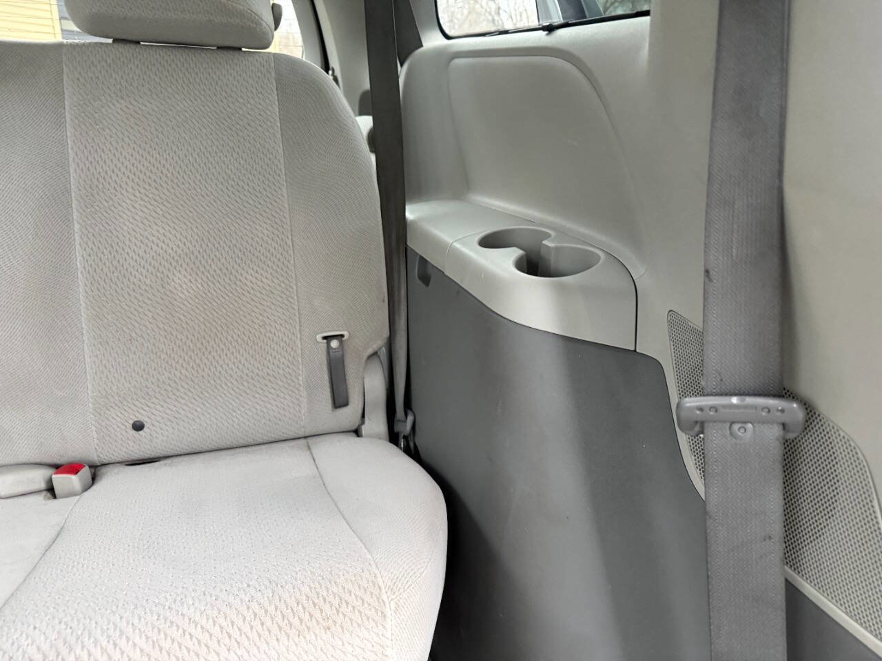 Used 2013 Toyota Sienna LE image 27