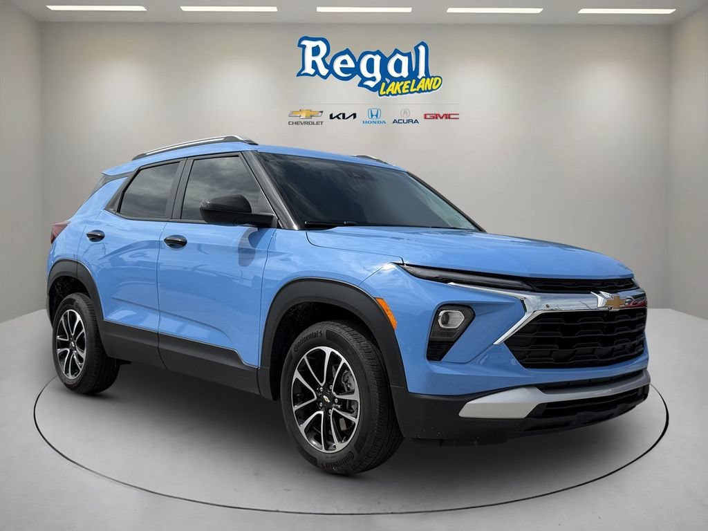 Used 2024 Chevrolet TrailBlazer LT w/ Driver Confidence Package AWD/4WD image 1
