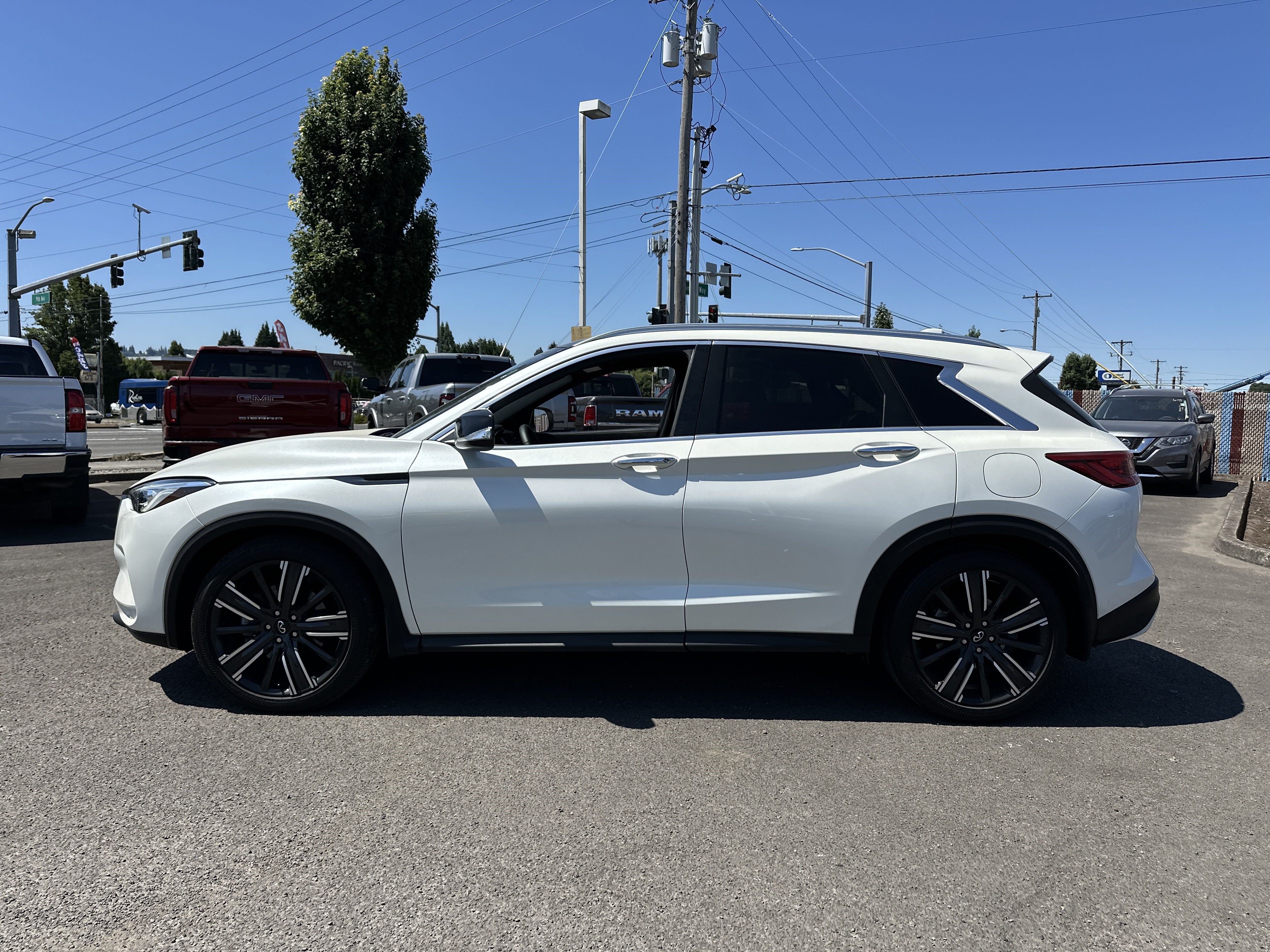 Used 2021 INFINITI QX50 Luxe w/ Appearance Package AWD/4WD image 2
