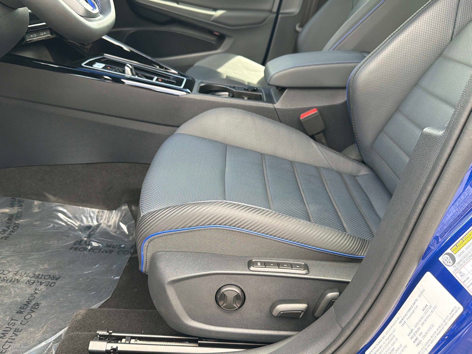 Used 2025 Volkswagen Golf image 40