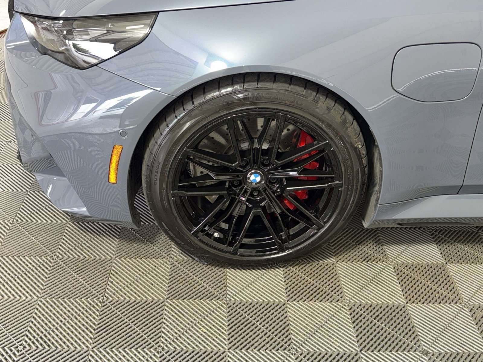 Used 2025 BMW M5 w/ Carbon Package image 8