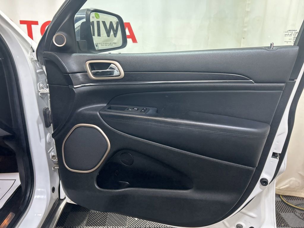 Used 2014 Jeep Grand Cherokee Summit image 11