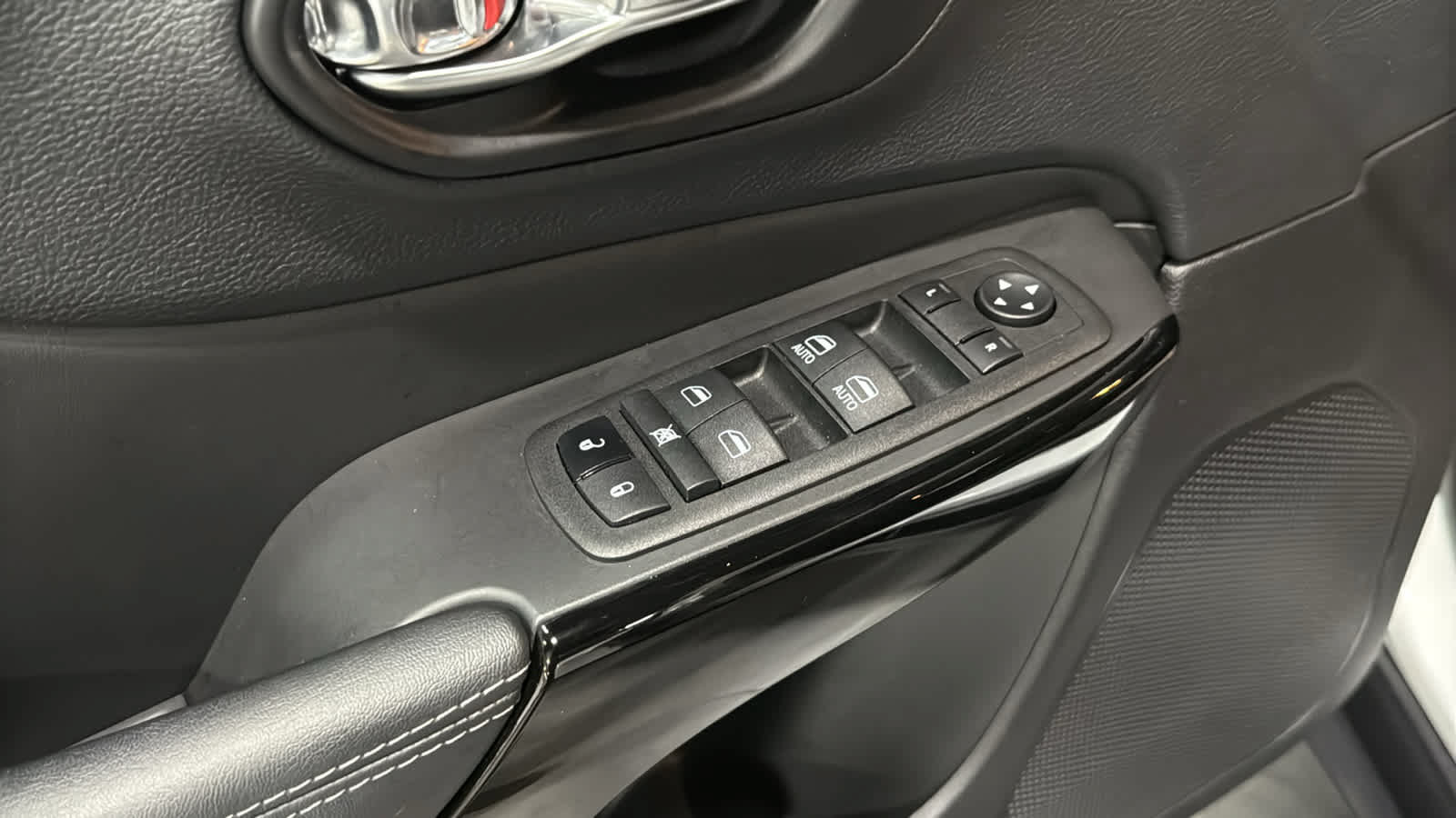 Certified 2023 Jeep Cherokee Altitude Lux w/ Mopar Interior Package AWD/4WD image 25
