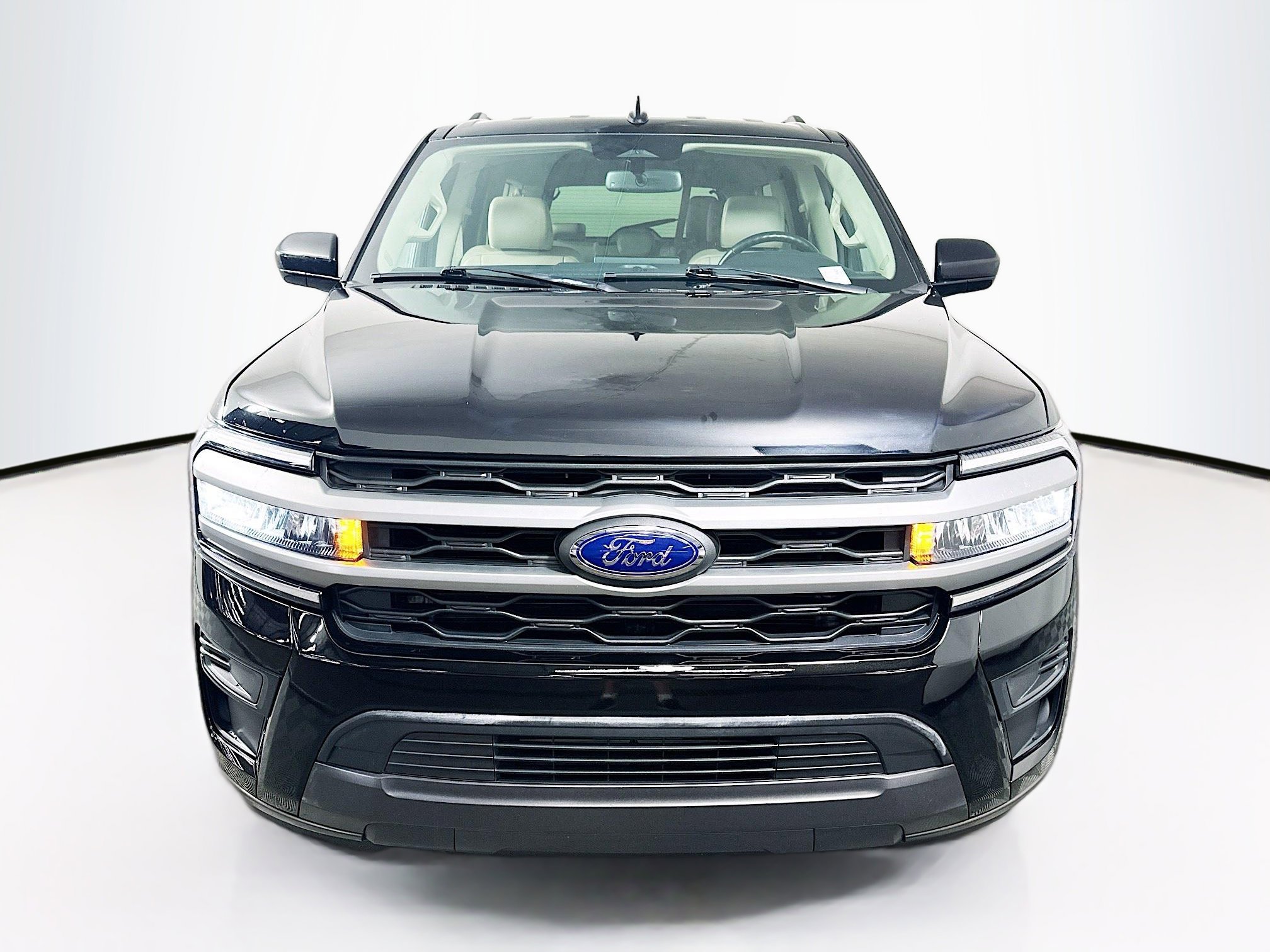Used 2024 Ford Expedition Max XLT RWD image 2