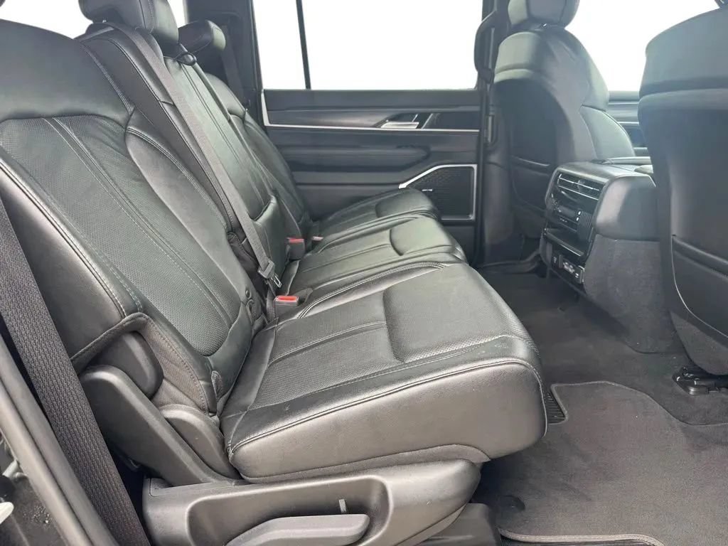 Used 2023 Jeep Wagoneer Series II AWD/4WD image 16