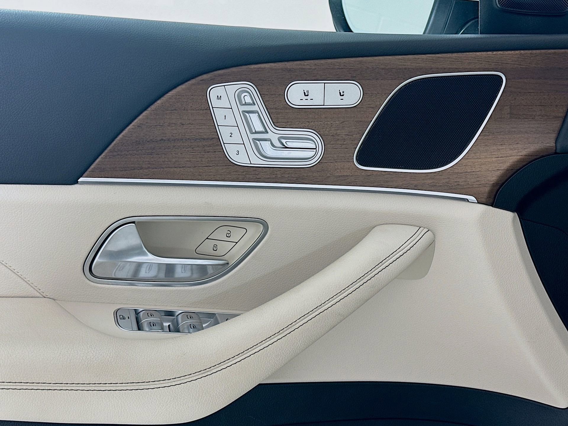 Certified 2025 Mercedes-Benz GLE 350 4MATIC image 19