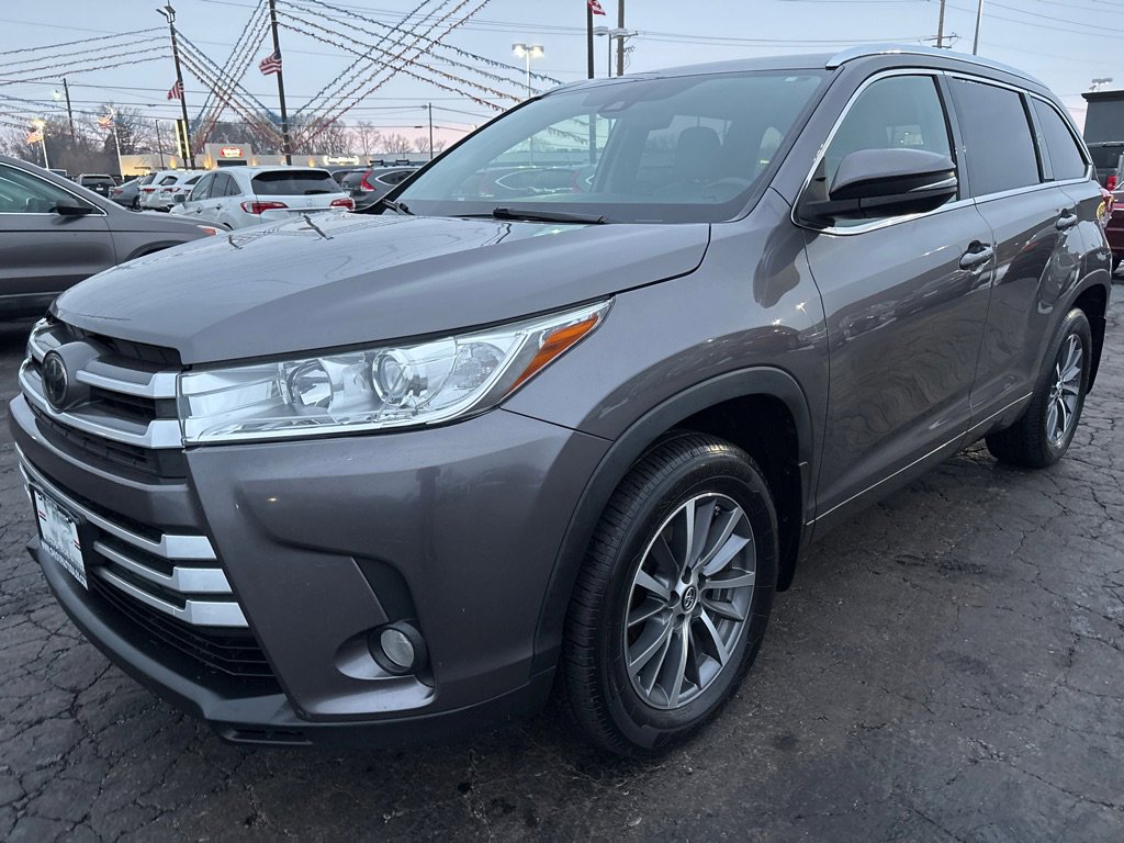 Used 2018 Toyota Highlander XLE image 3