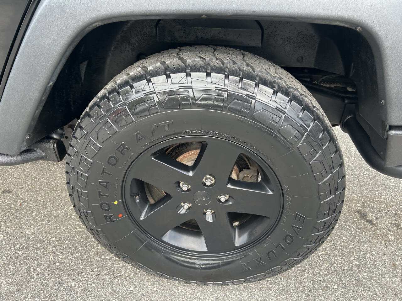 Used 2012 Jeep Wrangler Unlimited Rubicon image 16