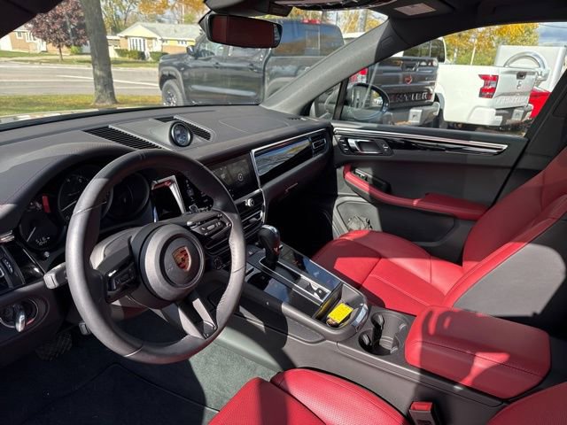Used 2024 Porsche Macan image 11