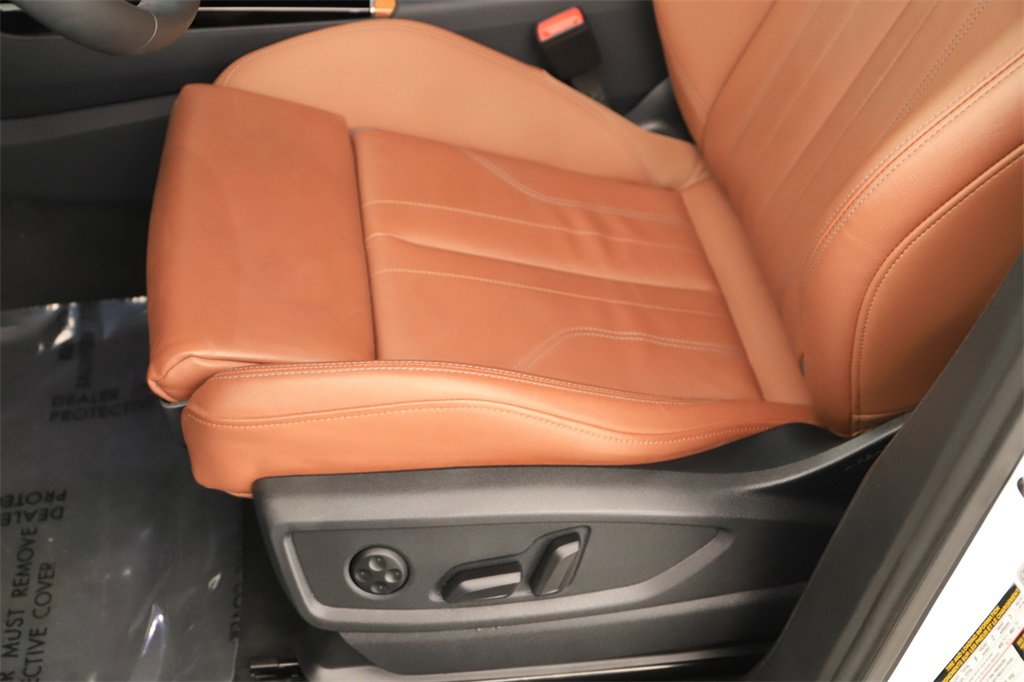 Used 2024 Audi Q5 e Premium w/ Convenience Package image 25