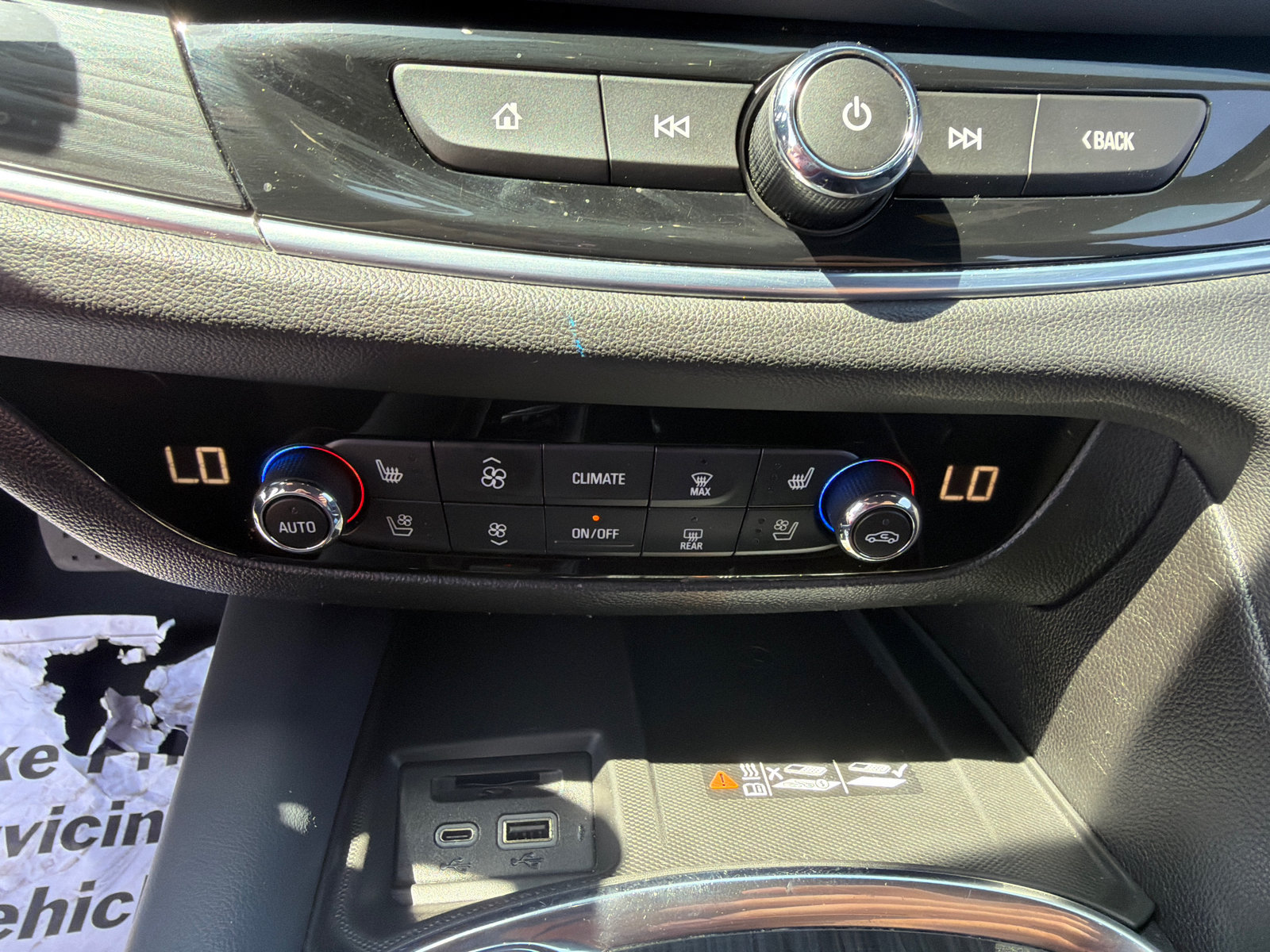 Used 2022 Buick Enclave Premium AWD/4WD image 31