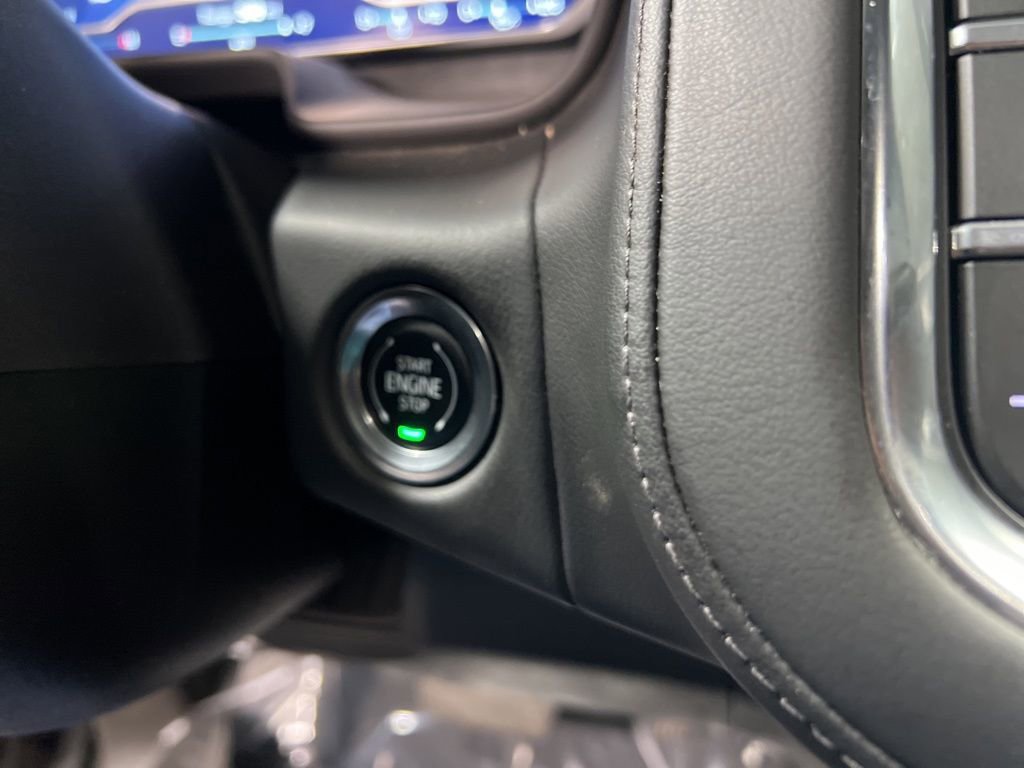 Used 2024 Chevrolet Suburban LT image 33