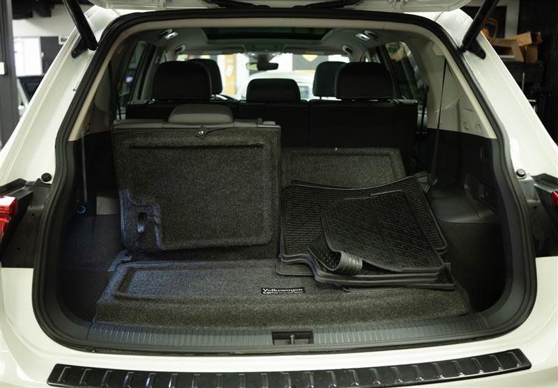 Used 2022 Volkswagen Tiguan SE w/ Panoramic Sunroof Package image 7