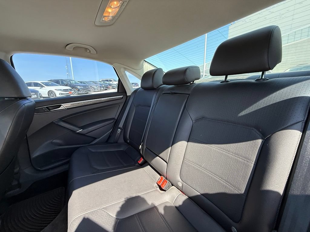 Used 2017 Volkswagen Passat 1.8T SE FWD image 19