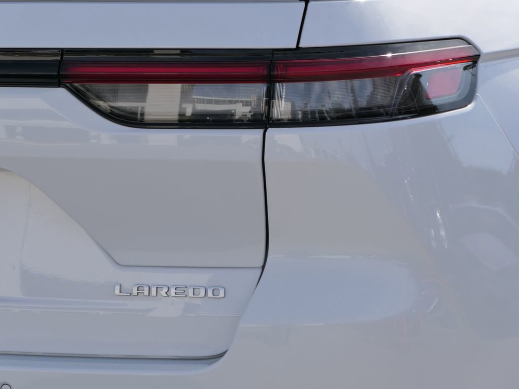 Used 2025 Jeep Grand Cherokee Laredo X image 5