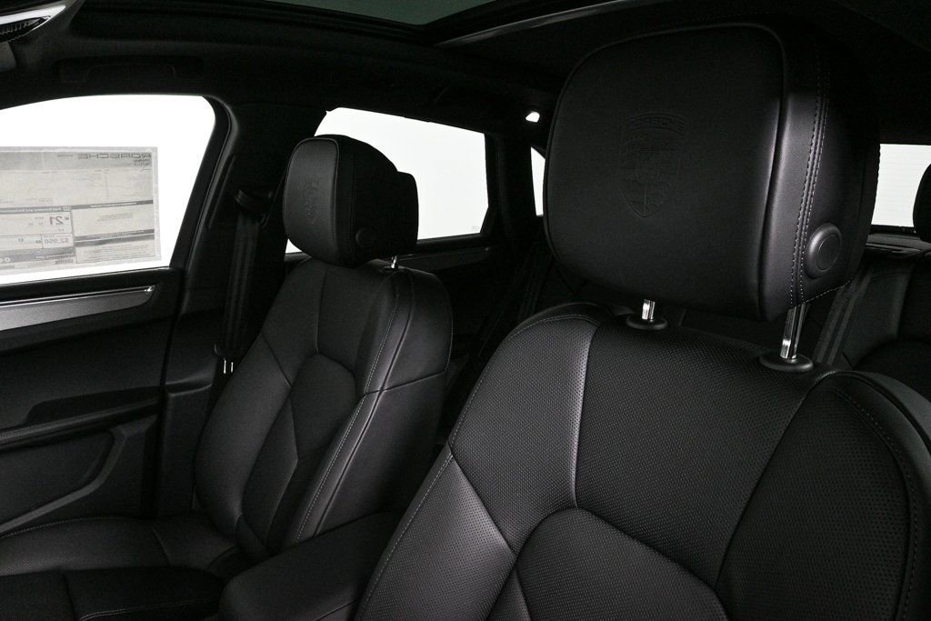 Certified 2026 Porsche Macan image 5