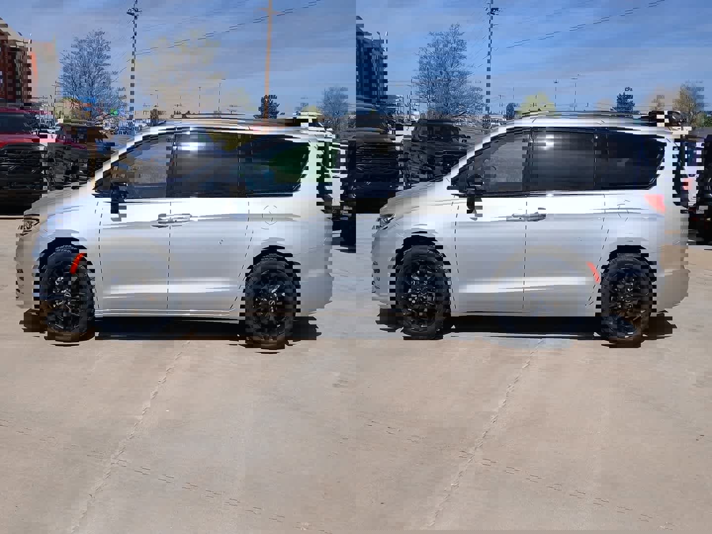 New 2026 Chrysler Pacifica Limited w/ S Appearance Package image 4