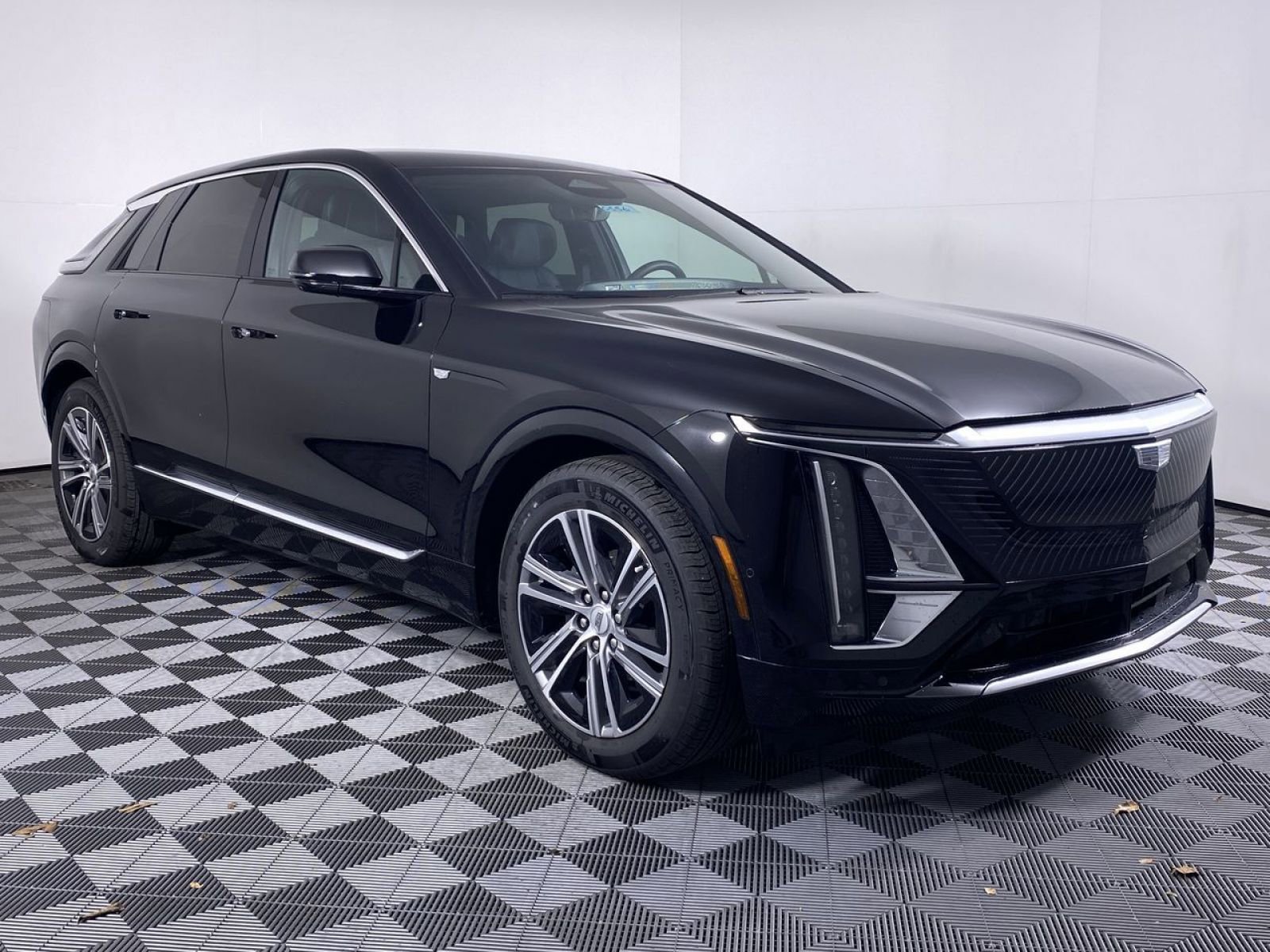 New 2025 Cadillac Lyriq Luxury w/ LPO, Floor Liner Package AWD/4WD image 22