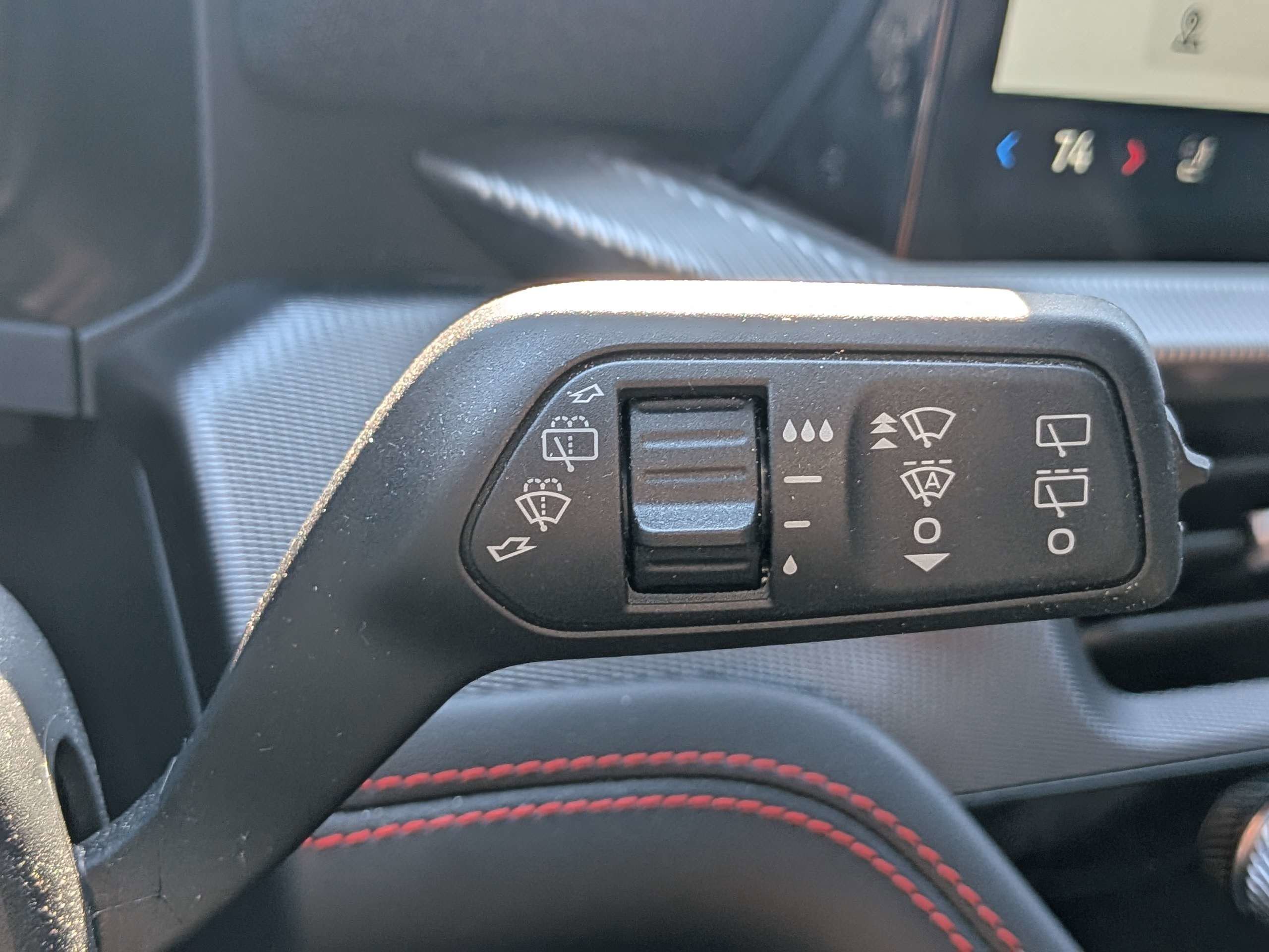 Used 2025 Ford Explorer ST-Line w/ Premium Package RWD image 28