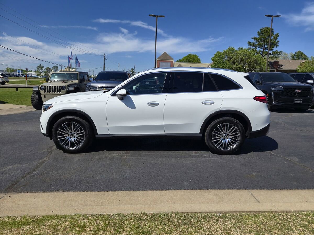 New 2025 Mercedes-Benz GLC 300 4MATIC image 2
