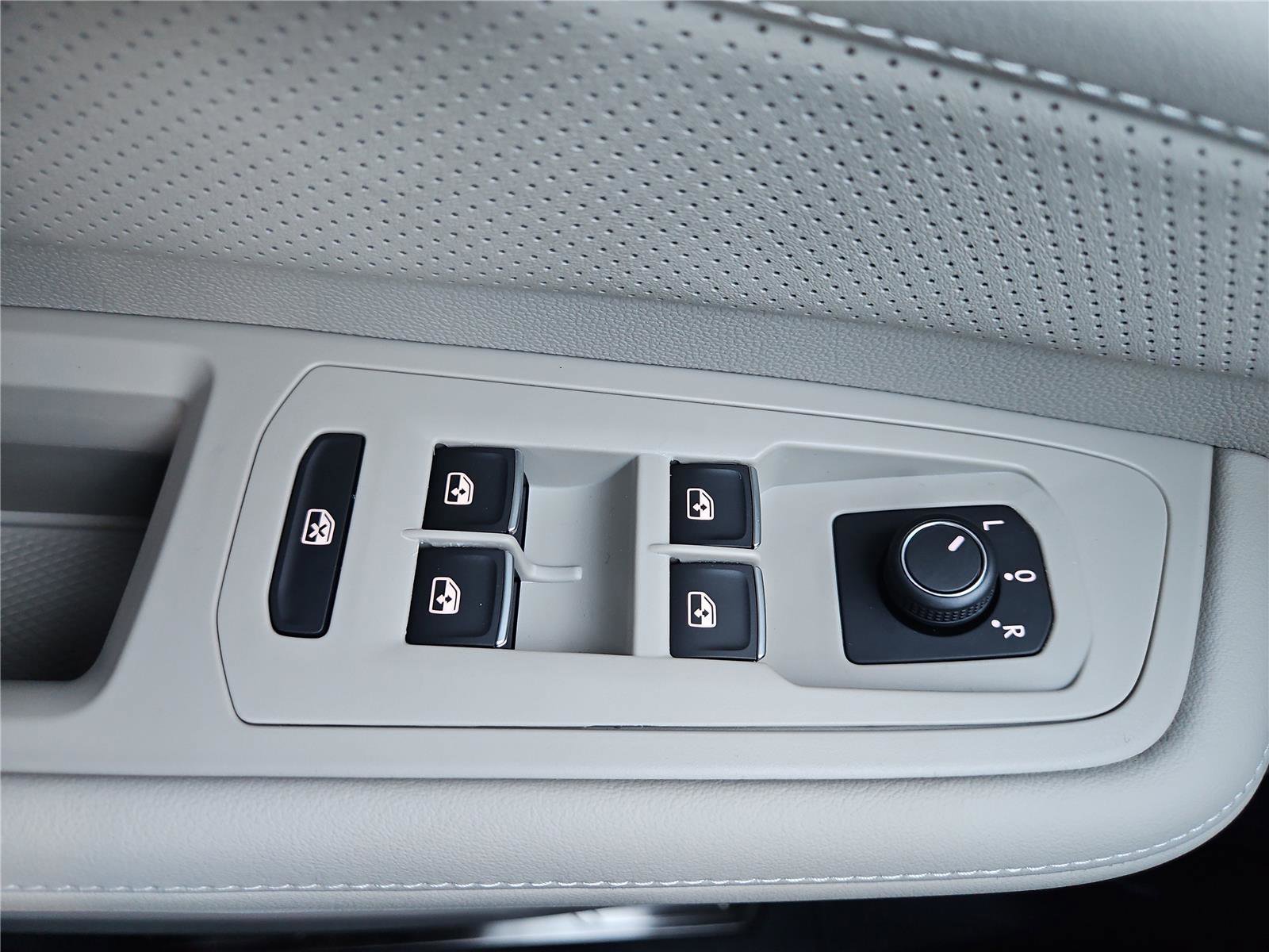 New 2026 Volkswagen Atlas SE image 13