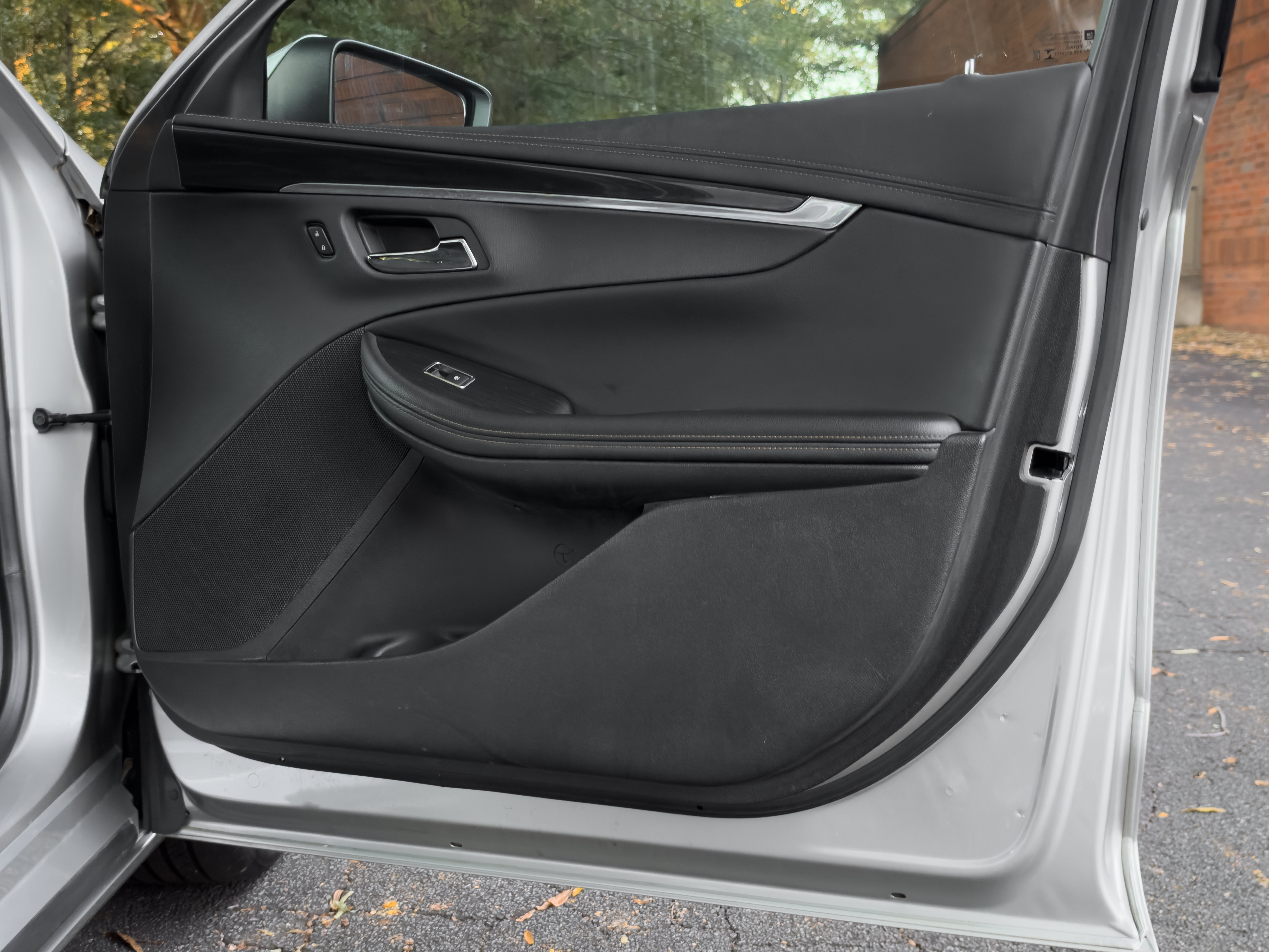 Used 2018 Chevrolet Impala LT FWD image 31