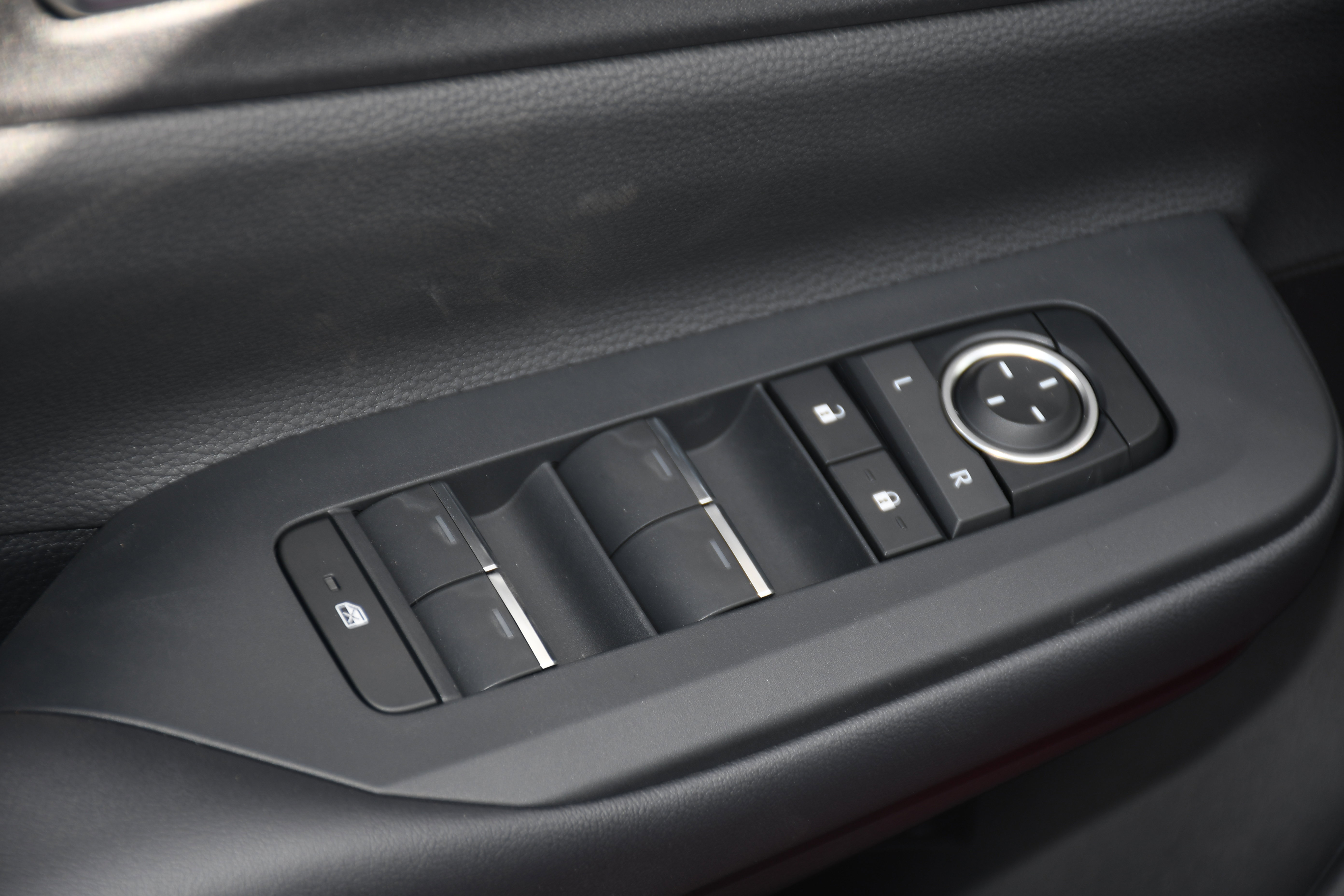 New 2026 Toyota Prius Plug-In Hybrid image 6