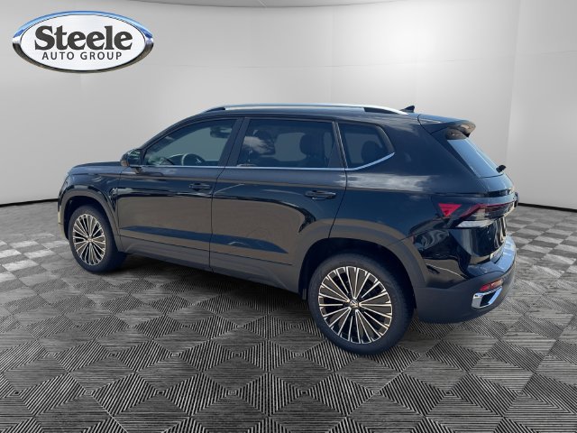 New 2026 Volkswagen Taos SE FWD image 3