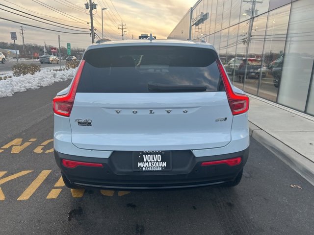 Certified 2025 Volvo XC40 B5 Plus image 4