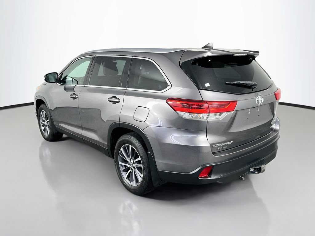 Used 2019 Toyota Highlander XLE AWD/4WD image 5