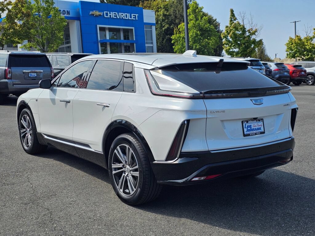 Used 2024 Cadillac Lyriq Luxury AWD/4WD image 7