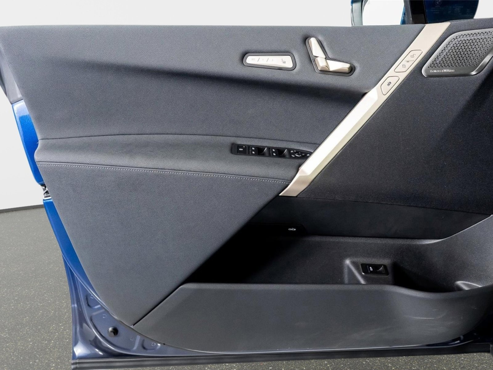 Used 2024 BMW iX M60 image 51