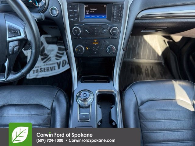 Used 2017 Ford Fusion SE AWD/4WD image 26