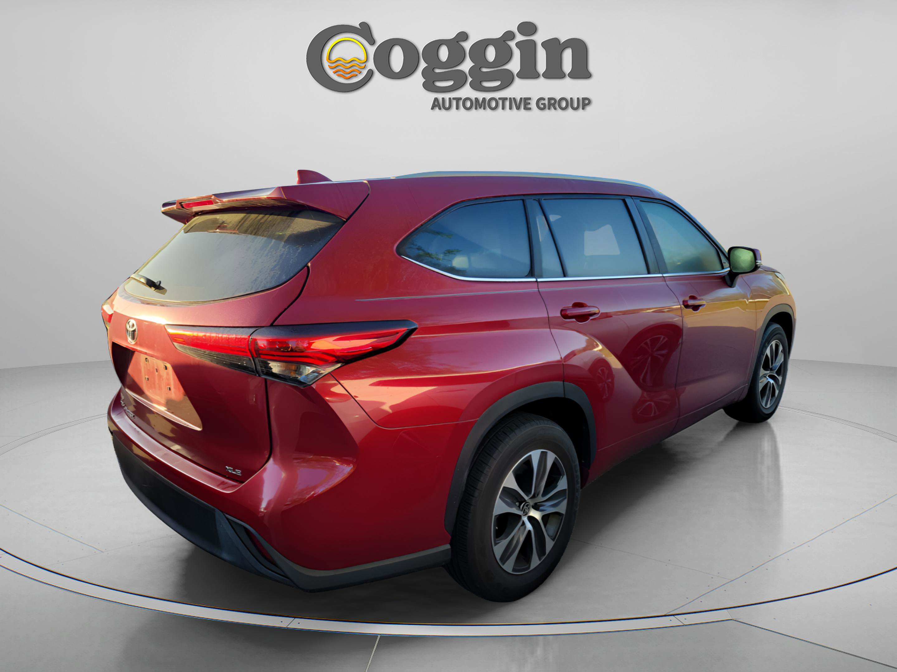 Used 2023 Toyota Highlander XLE image 4