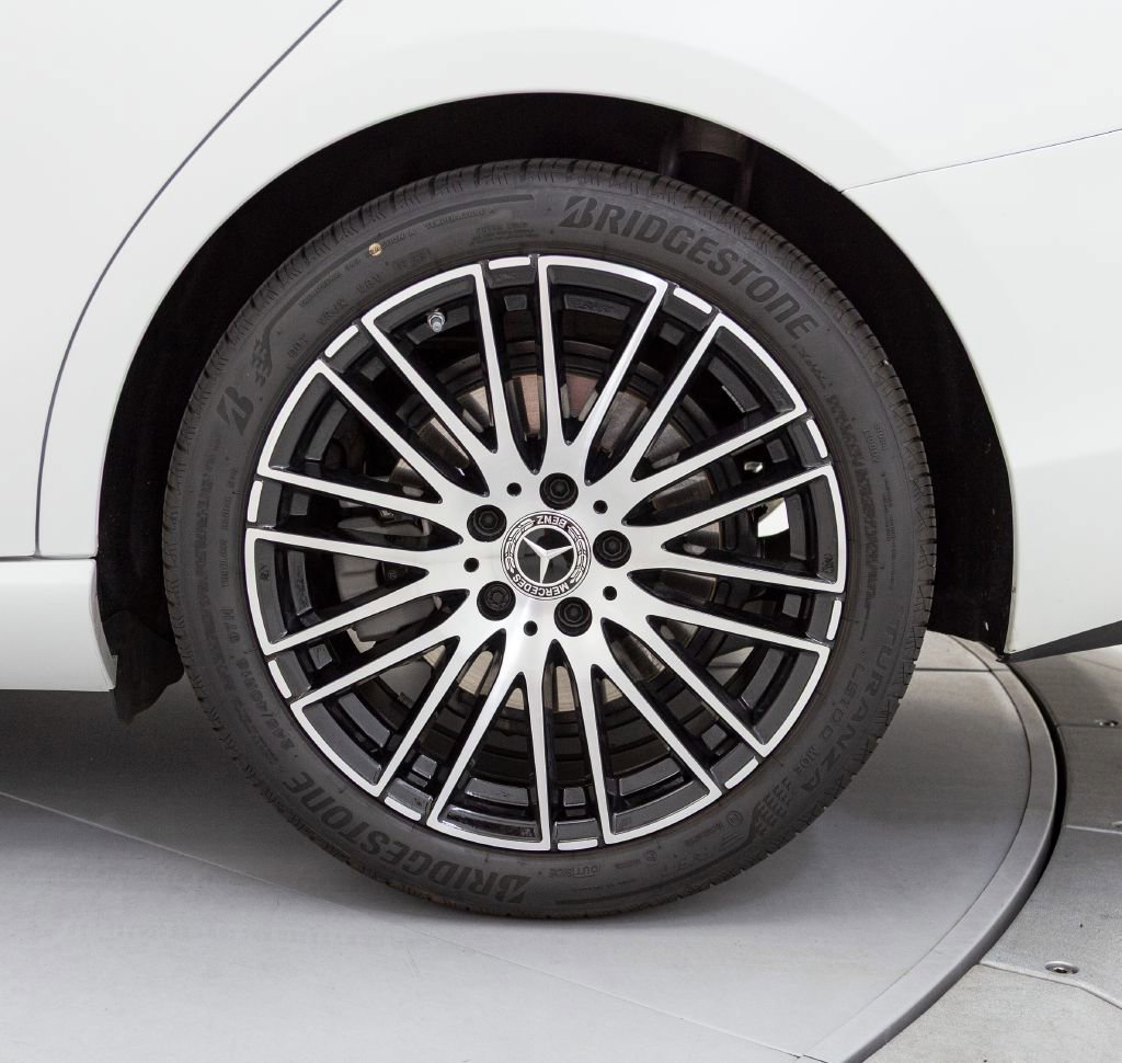 Used 2024 Mercedes-Benz C 300 4MATIC Sedan image 24