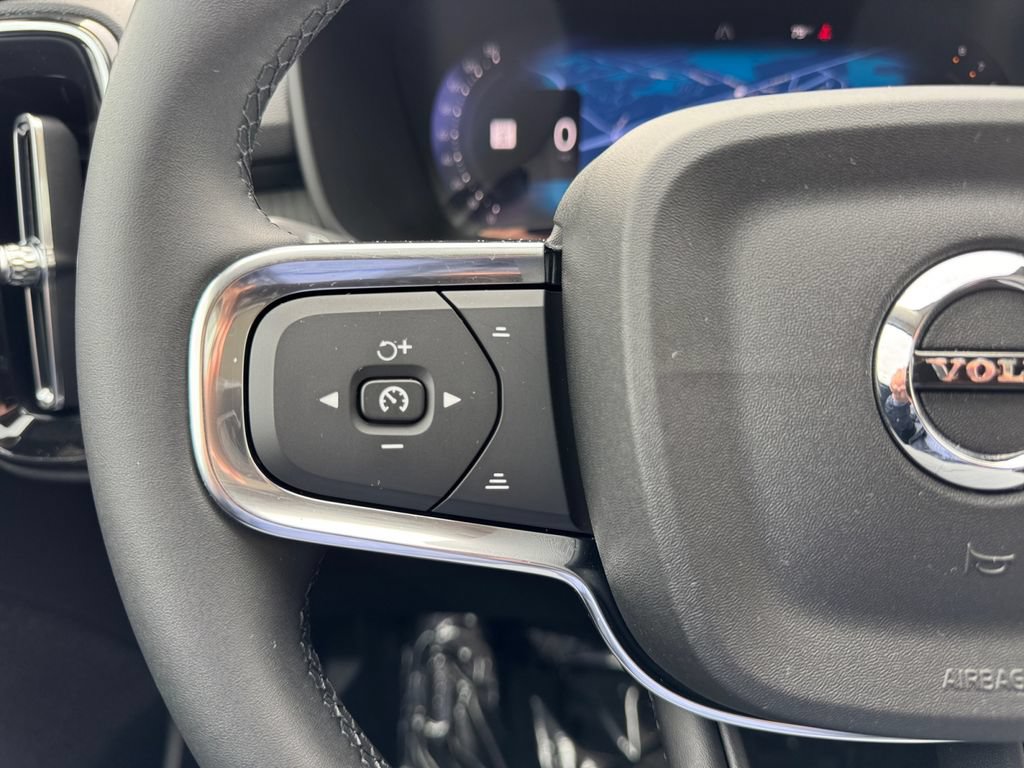 Certified 2026 Volvo XC40 B5 Plus AWD/4WD image 15