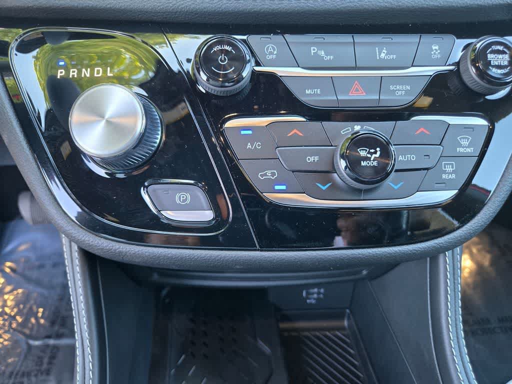 New 2027 Chrysler Pacifica Limited AWD/4WD image 14
