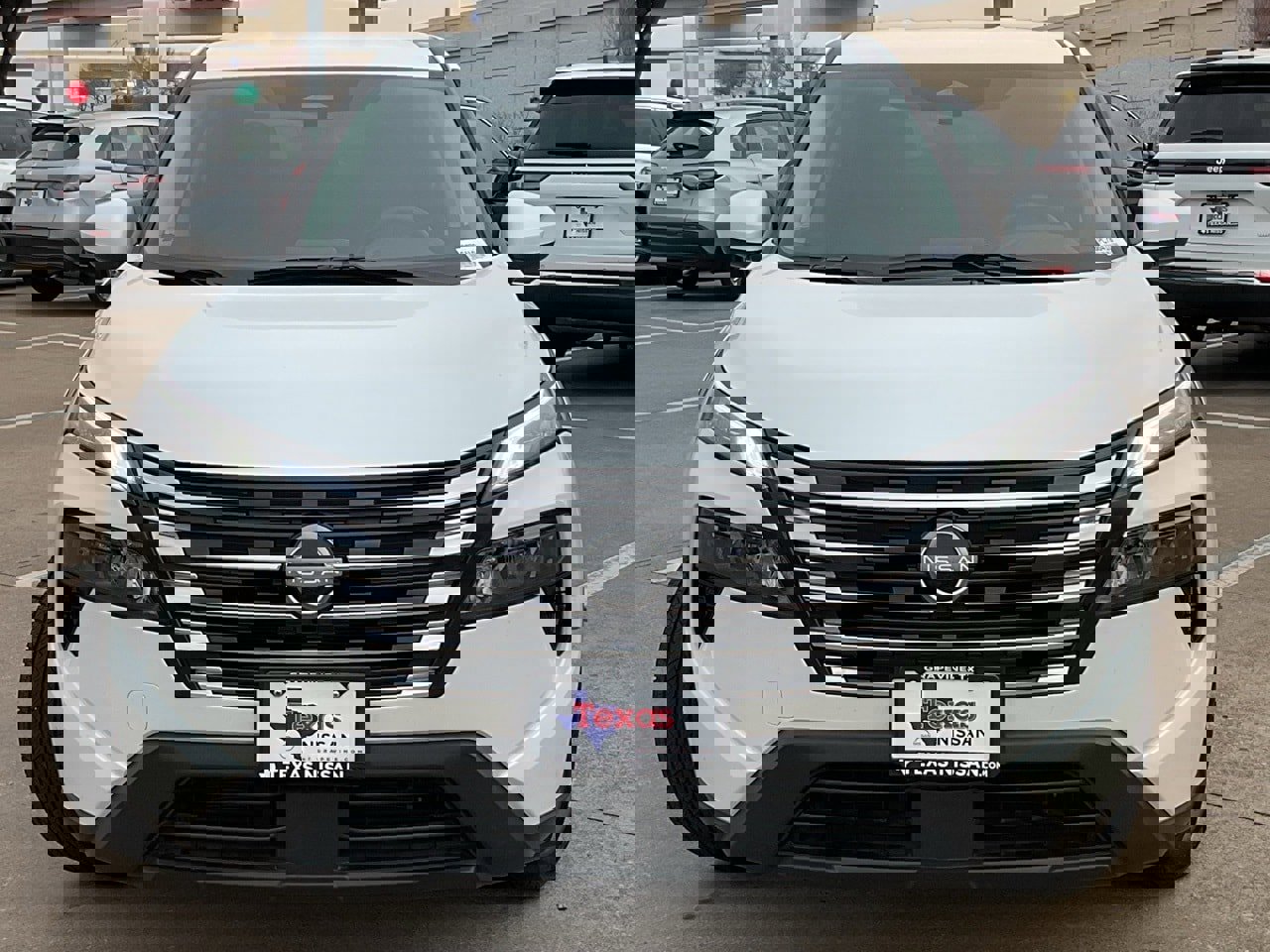 Used 2025 Nissan Rogue SV image 3