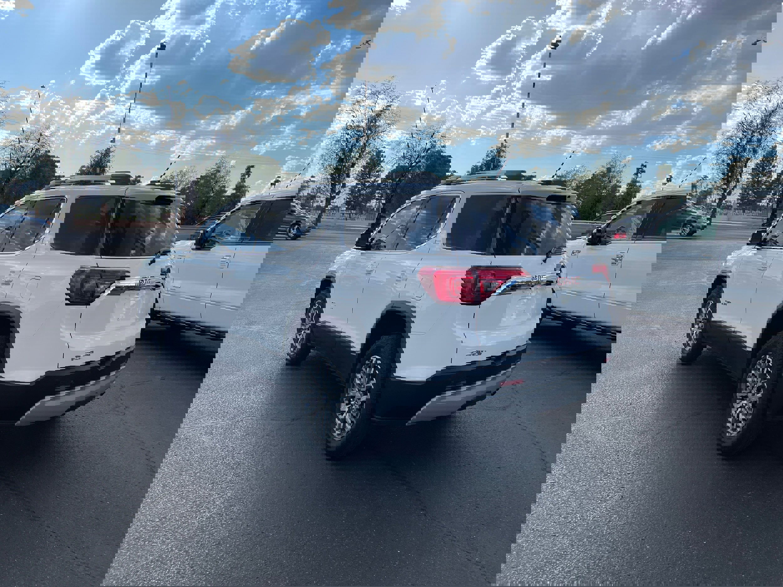 Used 2017 GMC Acadia SLE w/ Driver Alert Package I image 3