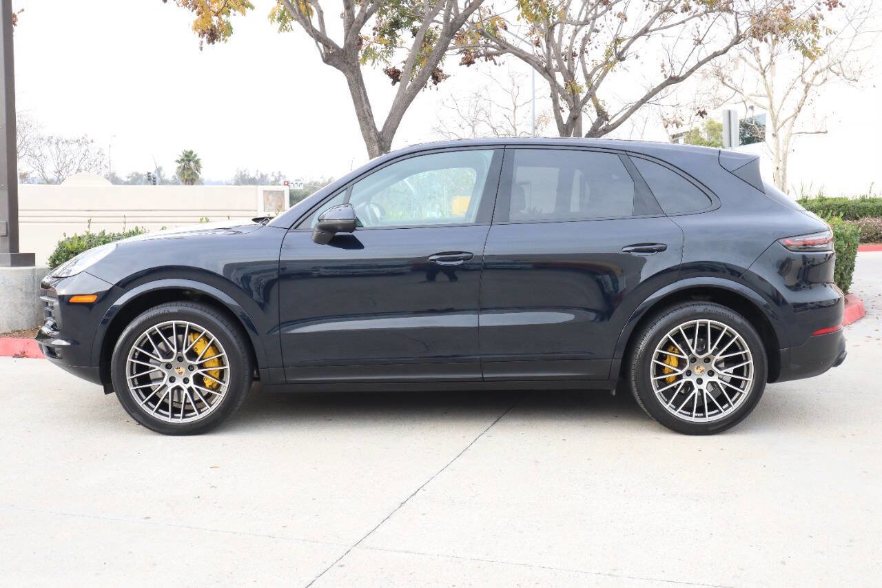 Used 2023 Porsche Cayenne Platinum Edition image 16