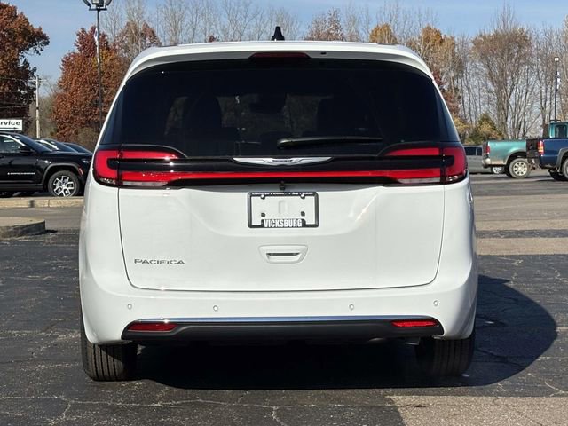 New 2026 Chrysler Pacifica Select image 32